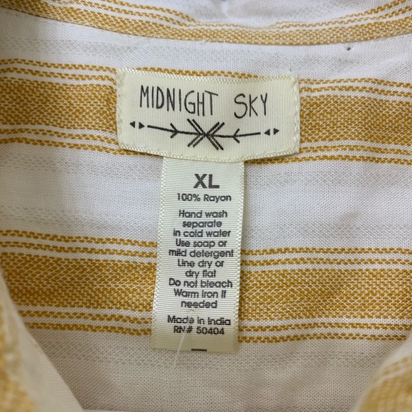 Top - Picture 2 of 3